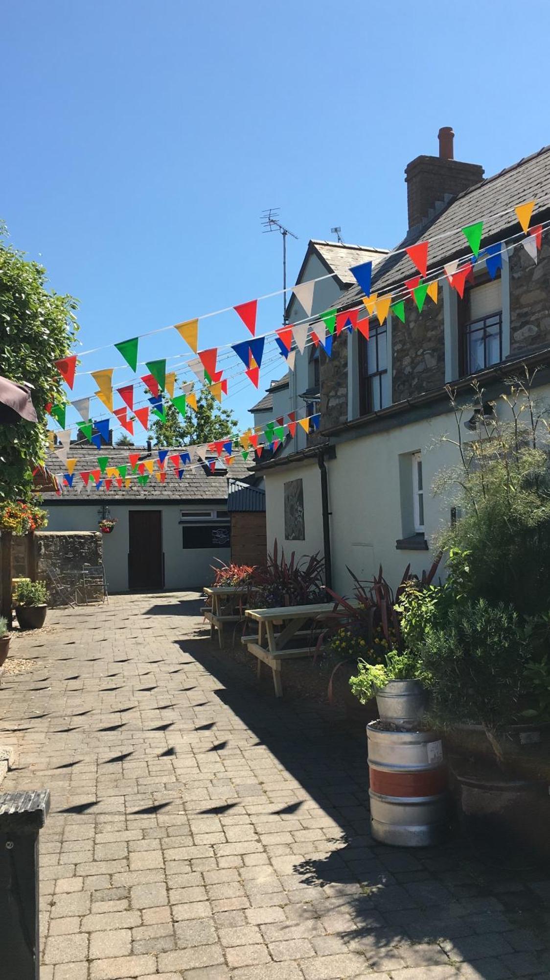 Castle Inn Newport  Exterior photo